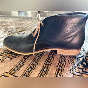 Apple & Eden black booties